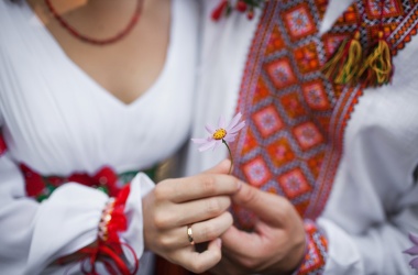 miniaturka konspektu Od swatów do wesela – o zawieraniu małżeństwa. "Chłopi" - powieść Reymonta i spektakl Kościelniaka 