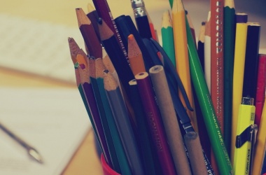 miniaturka konspektu Co mieszka w piórniku – zajęcia plastyczne